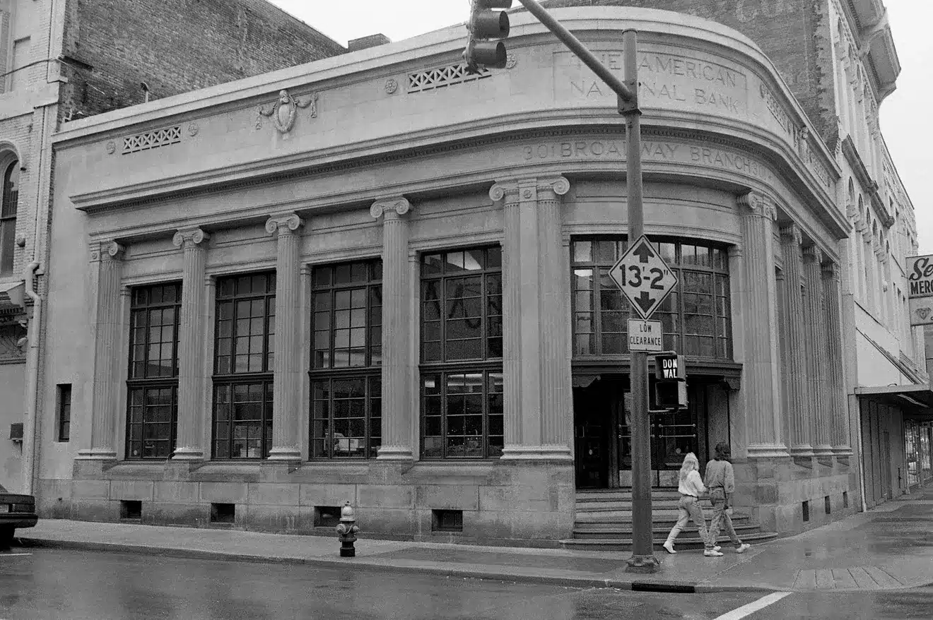 Black-and-white photo of the Broadway National Bank
