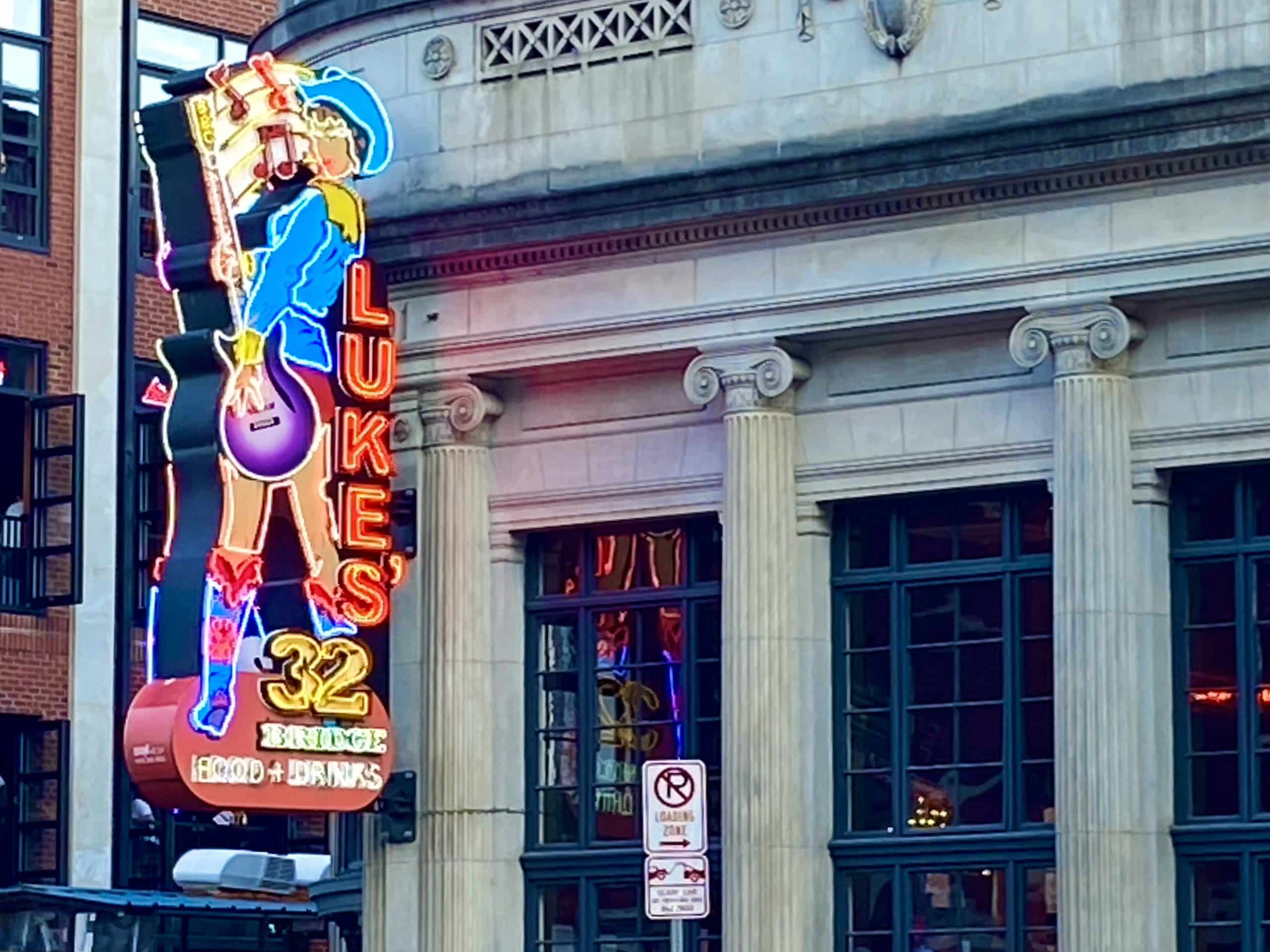 A picture of Luke's 32 Bridge Food and Drink Honky Tonk sign